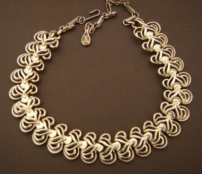 Coro crown style gold tone necklace